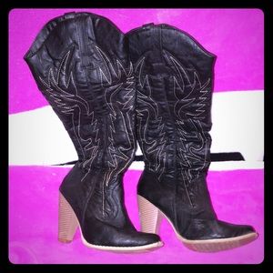 Heeled cowgirl boots